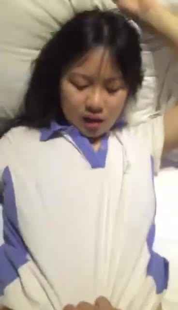 Background nonton video viral BOCIL SMP Masih Perawan Di Goyang Paman Mendesah Kesakitan